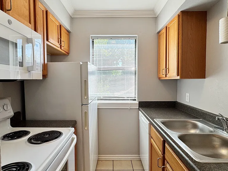 1429 NW 24th St #217 — Photo 3