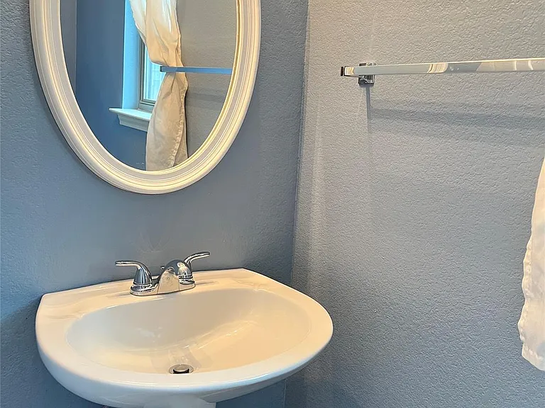 160 Mistletoe Ln — Photo 10