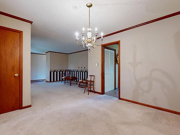 3rd image of 52 Delshire Dr