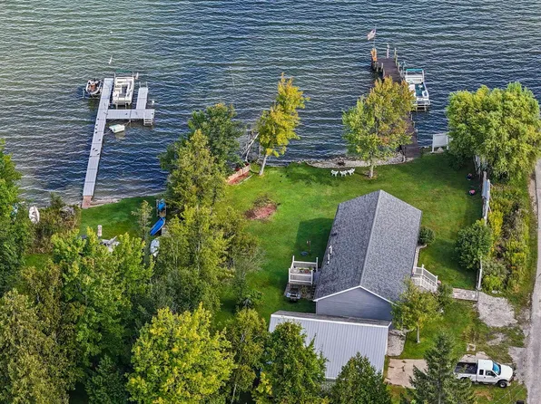 9850 S Perrins Landing Dr, Traverse City, MI 49684