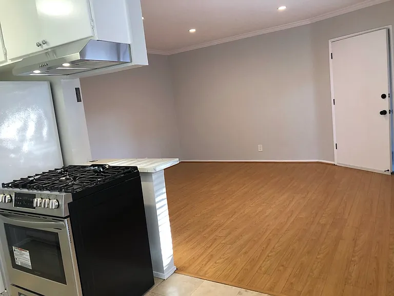 120 Roswell Ave #9 — Photo 26
