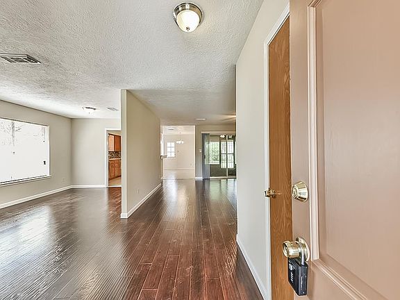 3rd image of 131 Viceroy Dr