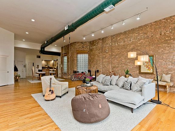 5th image of 1407 N Milwaukee Ave #3