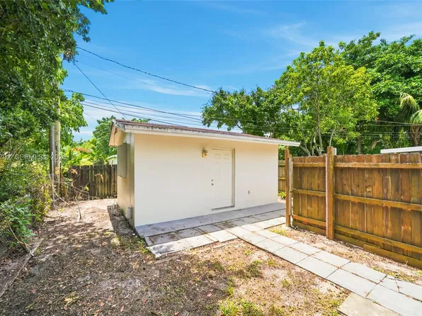 596 NW 109th St, Miami, FL 33168