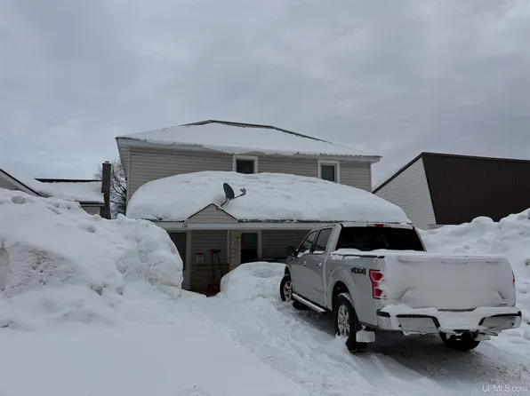 116 W Varnum St, Munising, MI 49862