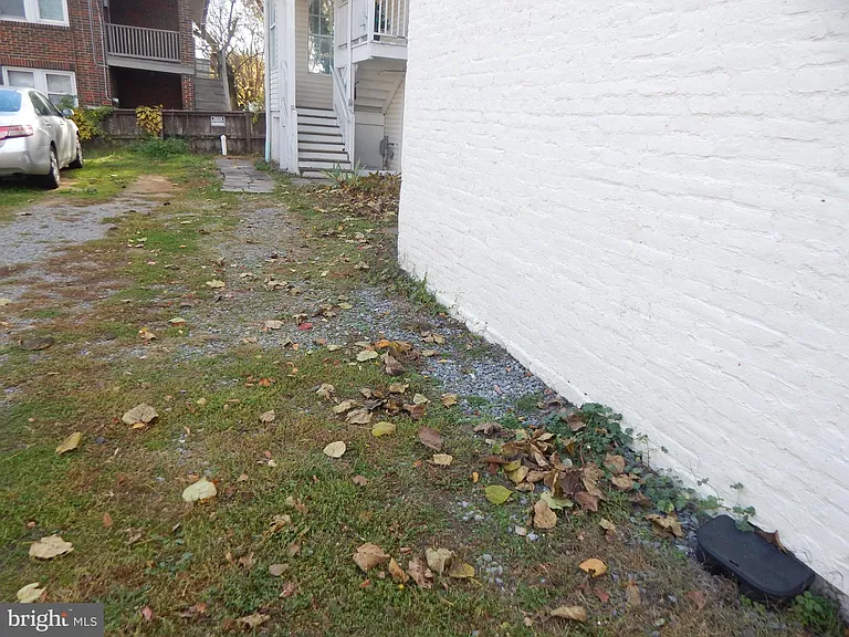 507 W John St — Photo 3