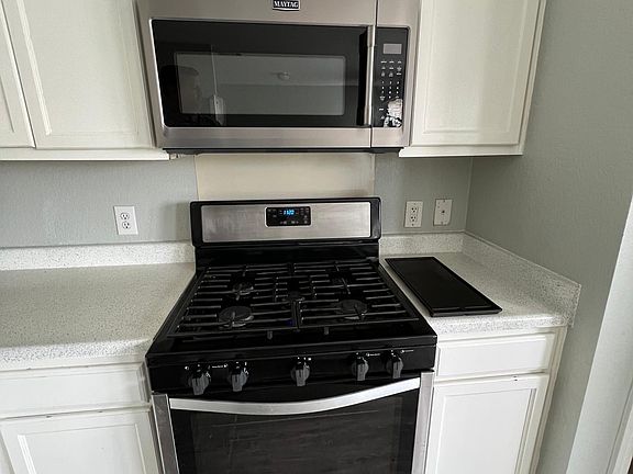 Amazing Gas Stove and Stainless Steel Appliances