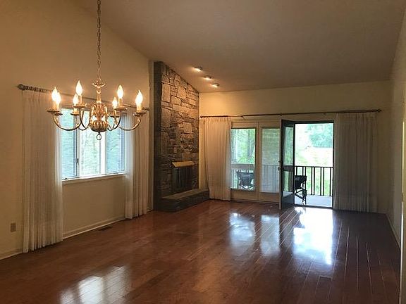 2nd image of 602 Water Oak Ln #602