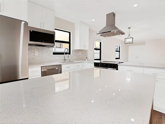 391 NW 58th Ave — Photo 6