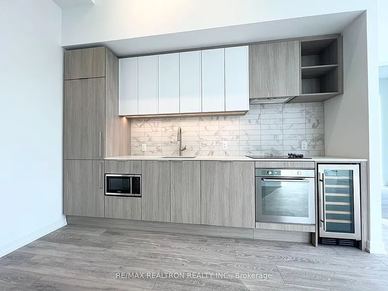 2020 Bathurst St #207 — Photo 18