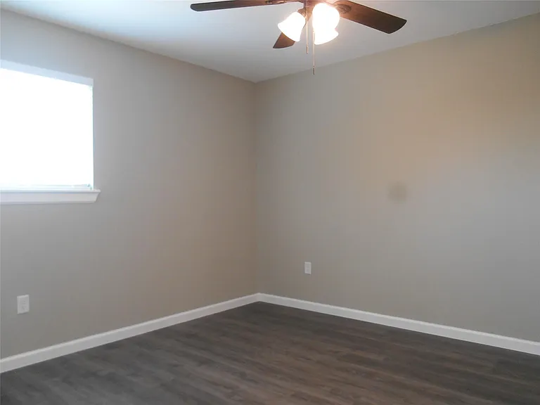 1547 Greenfield Rd — Photo 8