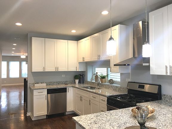 3rd image of 844 N Leamington Ave