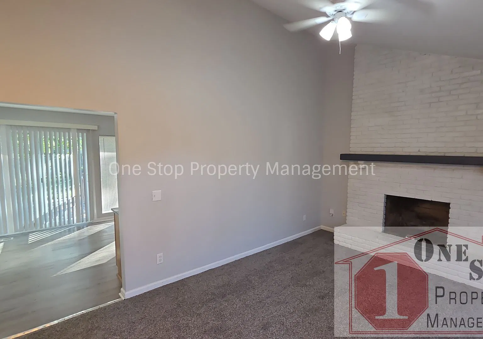 Beautiful 4 Bedroom 2 Bathroom in KCMO! — Photo 4