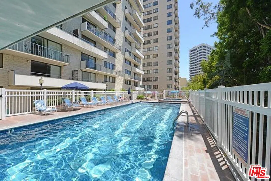 10535 Wilshire Blvd — Photo 3
