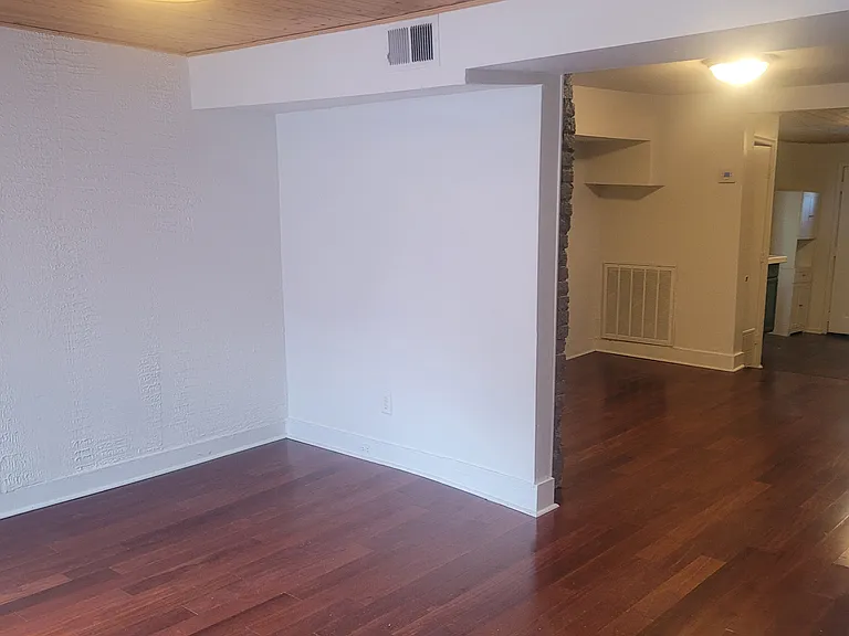 1103 Douglas St — Photo 7
