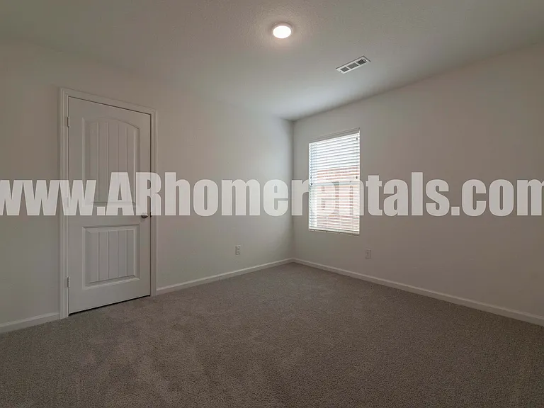 1125 Gallery Dr — Photo 5