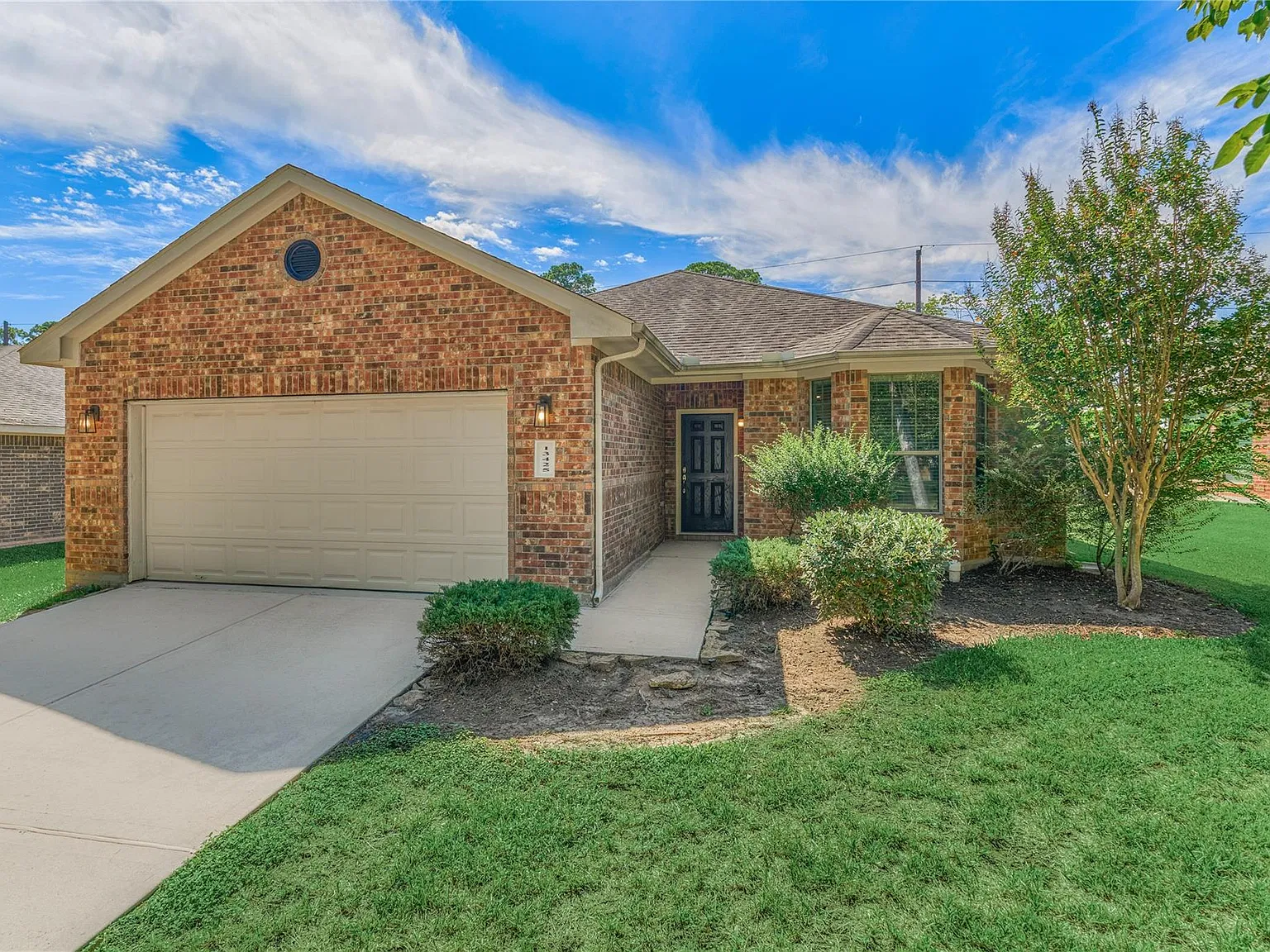 3 bed, 2.0 bath, 1707 sqft, $2,050 — Photo 3