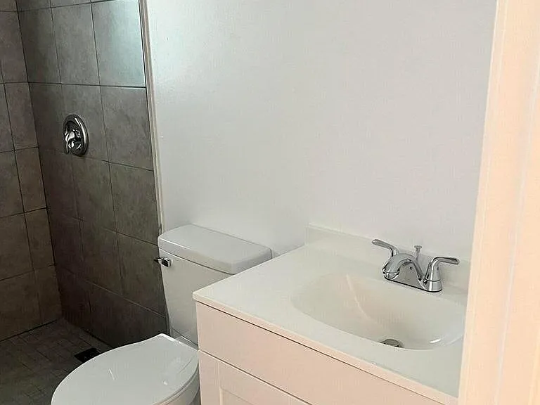 5914 W Myrtle Ave — Photo 8