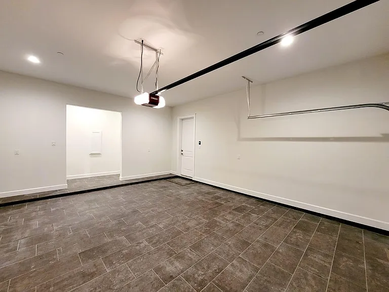 710 Delano St #A — Photo 28