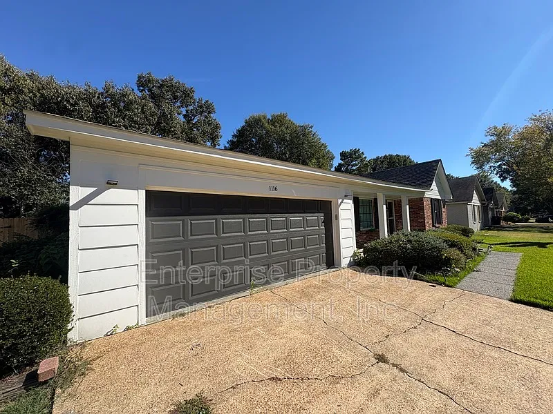 3 bed, 2.0 bath, 1897 sqft, $2,095 — Photo 3