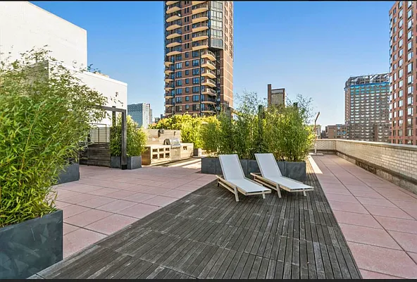Rented by Bond New York | media 19