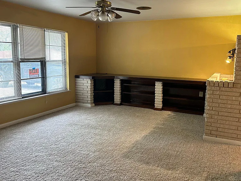 708 E Airline Rd — Photo 5