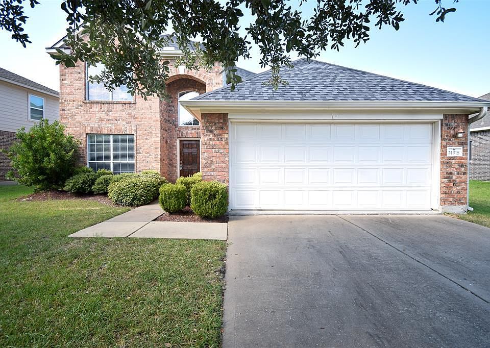1st image of 21918 Field Green Dr