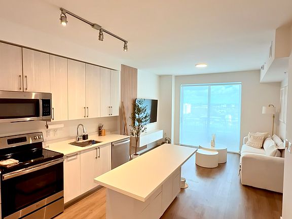 4th image of 1620 NW 20th St #1111