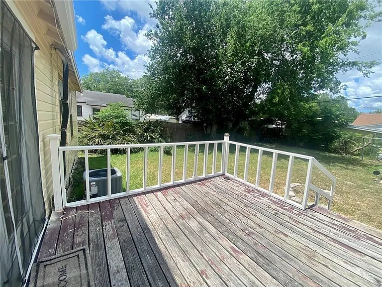 233 Eastgate Dr — Photo 9
