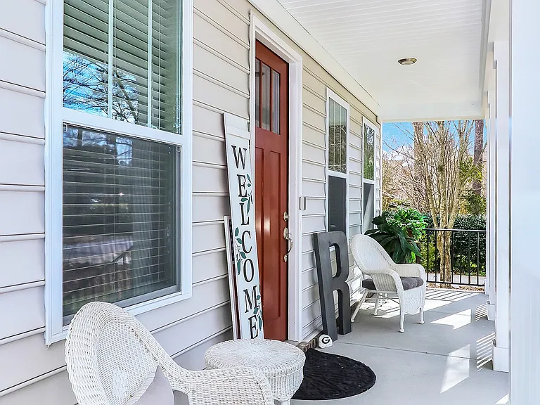 221 Wilson Dr — Photo 3