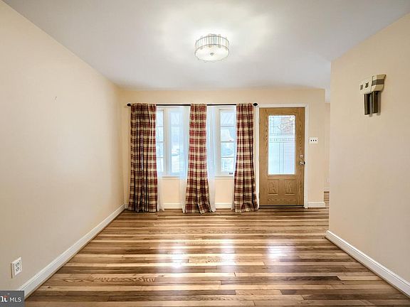 5th image of 301 N Forrest St