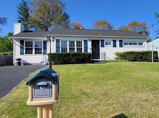 16 Carpenter Dr, Schenectady, NY 12309