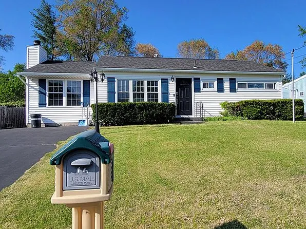 16 Carpenter Dr, Schenectady, NY 12309