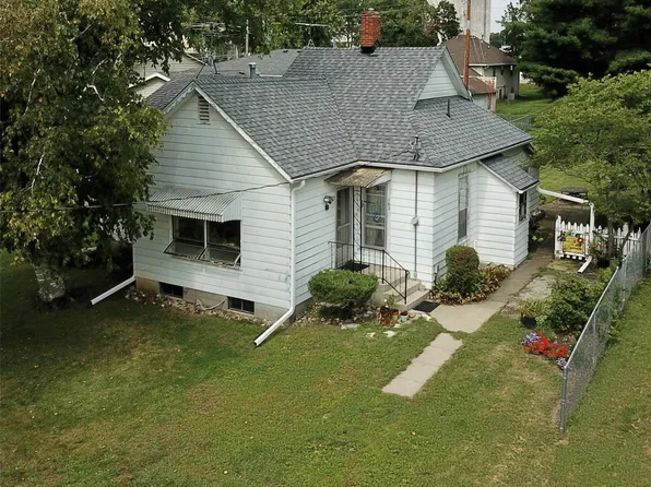 102 E South St, Prairie City, IA 50228