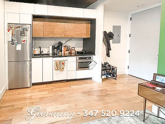 2nd image of 920 Myrtle Ave #3B