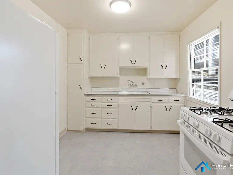 449 N Euclid Ave #C — Photo 5