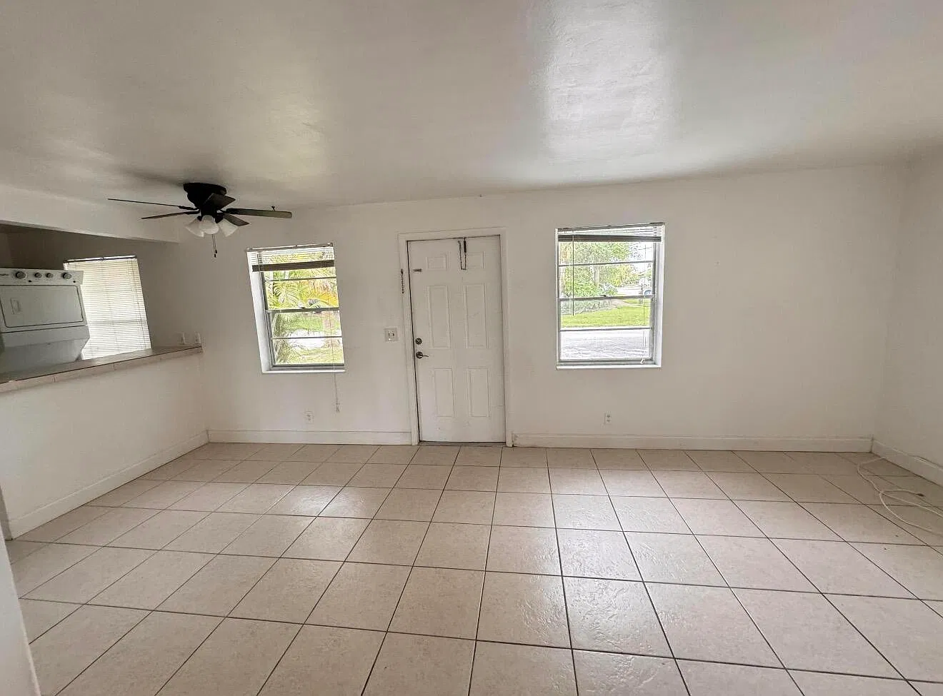 2 bed, 1.0 bath, 696 sqft, $2,200 — Photo 2