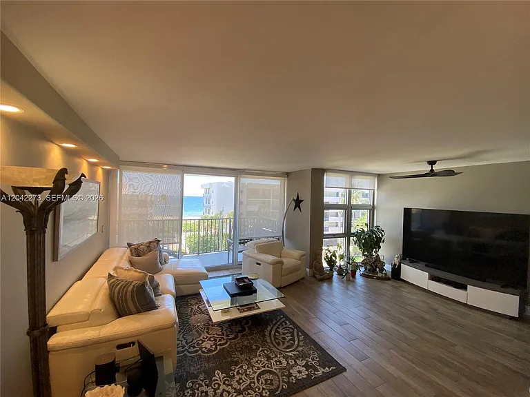 531 N Ocean #611 — Photo 10