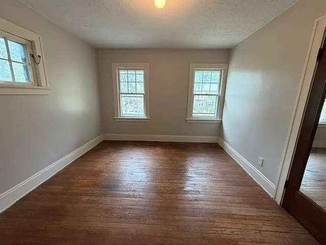 3340 E Fairfax Rd — Photo 9