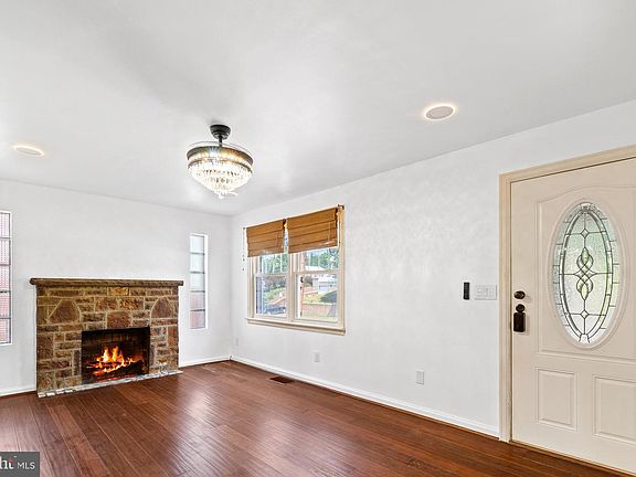 4th image of 407 Ridgewood Ave