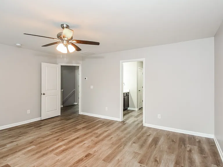 20 Sycamore St — Photo 12