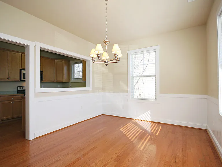 372 Joliet Ct — Photo 3