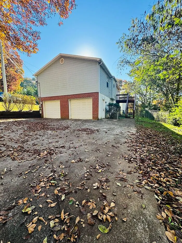 3 bed, 2.5 bath, 1600 sqft, $2,201 — Photo 2