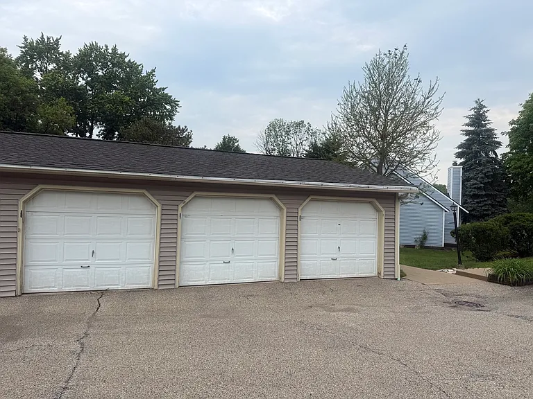 939 Chase Ct — Photo 28