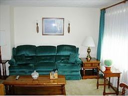 3rd image of 16 Burgundy Dr
