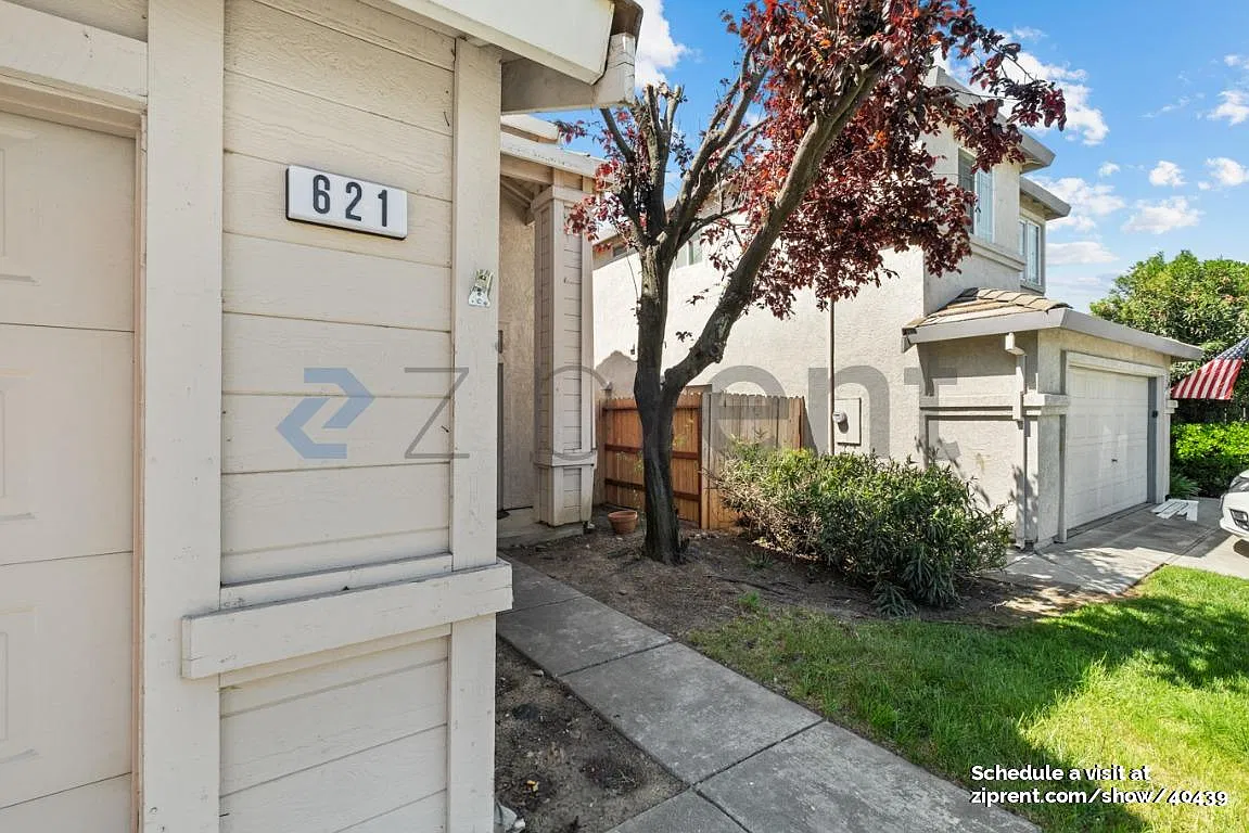3 bed, 2.5 bath, 1663 sqft, $3,100 — Photo 3