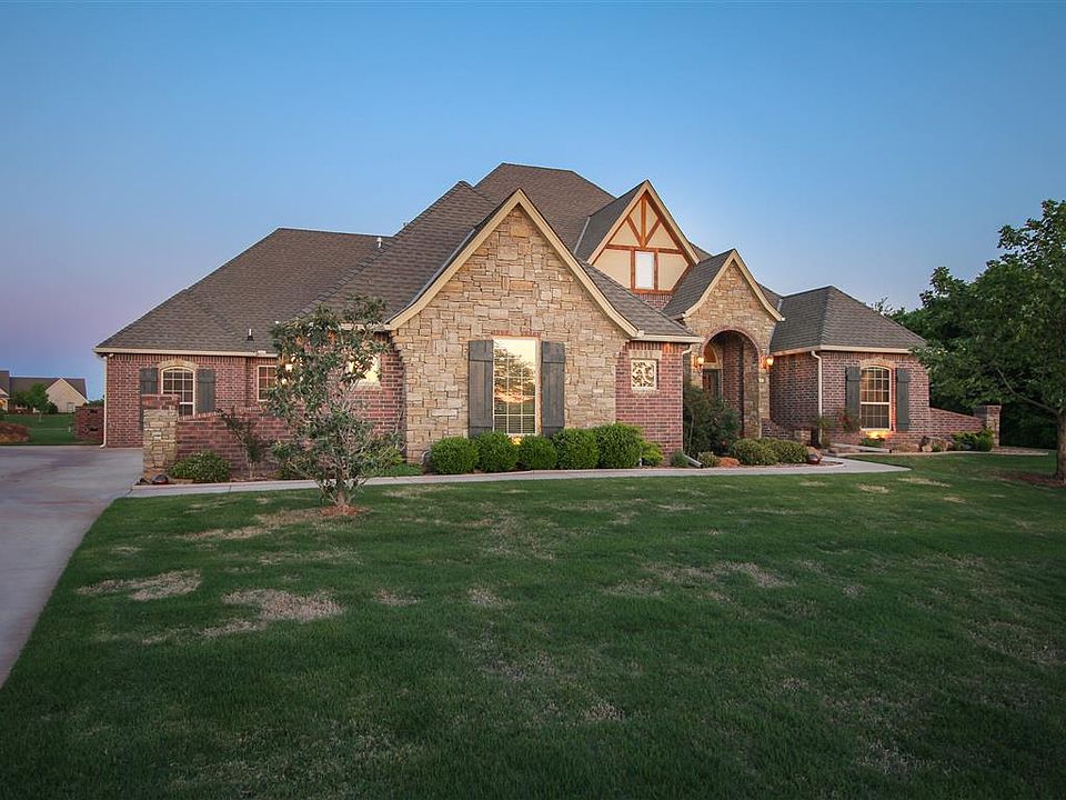 1st image of 1616 Blue Bird Cir