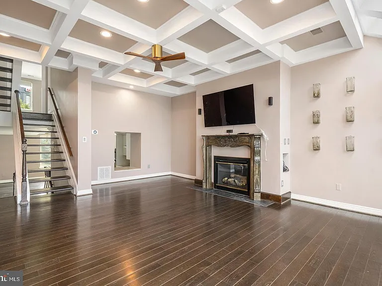2419 Boston St — Photo 11