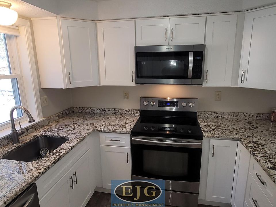 1st image of 9 Blossom Ln