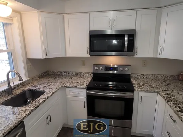 9 Blossom Ln, Merrimack, NH 03054